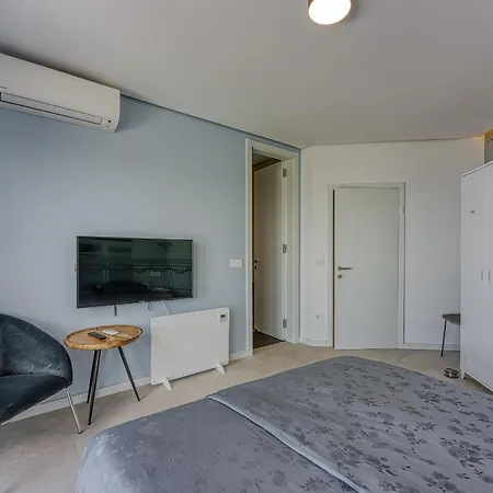 New In 2024 Lina 빌라